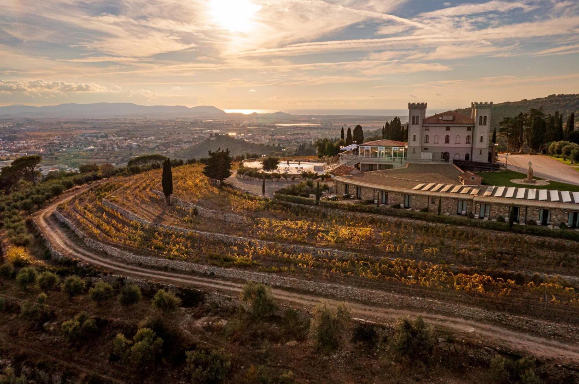 Castello Bonaria Wine & Spa Resort Кампилья-Мариттима Экстерьер фото